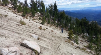 Coming up the sandy final stretches of Mule Peak