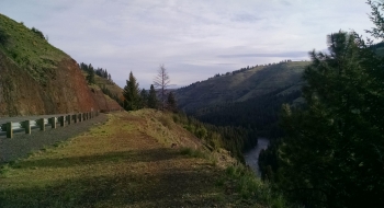 You can see the Minam River from some parts of the grade.