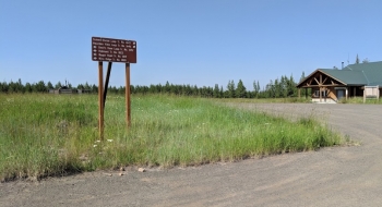 Trail direction signs at the Salt Creek Summit Sno-park