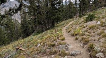 The trail traversing between lakes. The trail traversing between lakes.