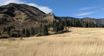 The Benches, where the trail starts. Hat Point is at the top and the Hat Point Trail comes down the ridge seen left-center.