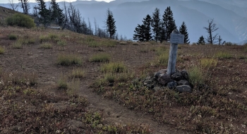 Start of the trail from Hat Point.