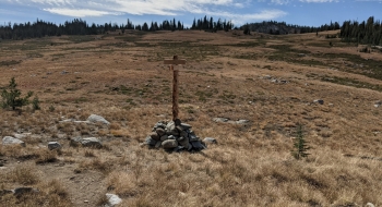 Junction sign in a nice meadow where Washboard Trail comes in. 